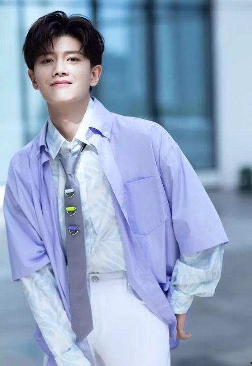 嘉伦吃籽瓜,舌尖上的夏日风情