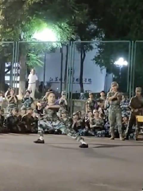 吃瓜网军训表演才艺,吃瓜网独家揭秘精彩瞬间