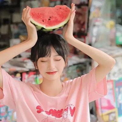 女生讲课吃瓜,女生授课时的趣味瞬间