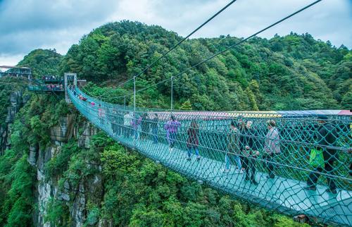 山东网红钢构吊桥厂家,匠心独运，打造现代桥梁新地标